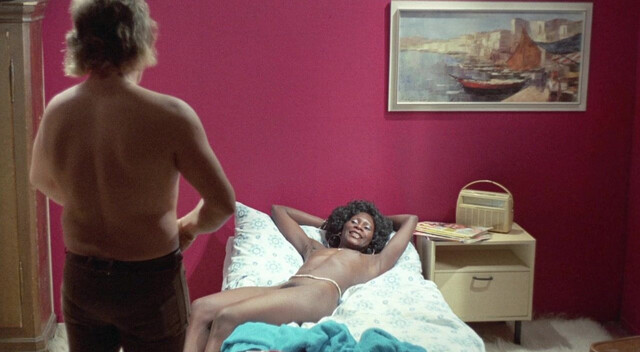 Yuma Streiff nude - Die Bett-Hostessen (1973)