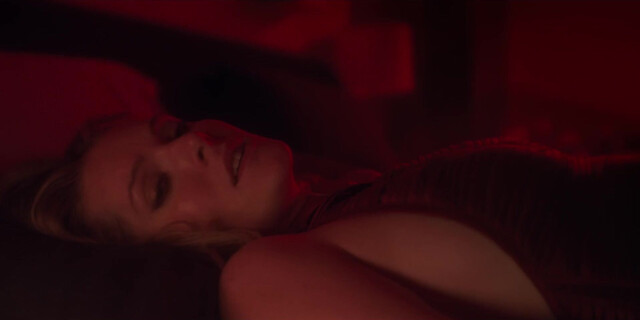 Milly Alcock sexy, Meghann Fahy sexy, Julianne Moore sexy - Sirens s01 (2025)