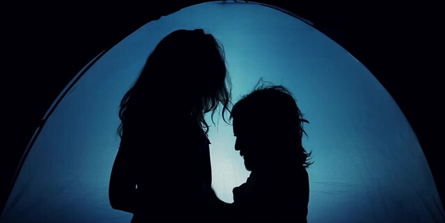 Olga Alaman nude - Cruzando el sentido (2015)