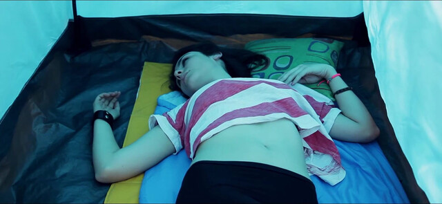 Olga Alaman nude - Cruzando el sentido (2015)