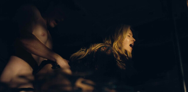 Jessica Biel sexy, Elizabeth Banks sexy - The Better Sister (2025)