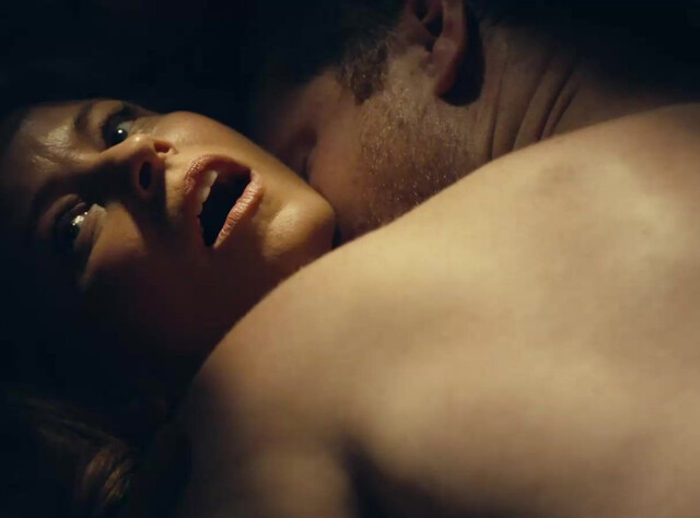 Jessica Biel sexy, Elizabeth Banks sexy - The Better Sister (2025)