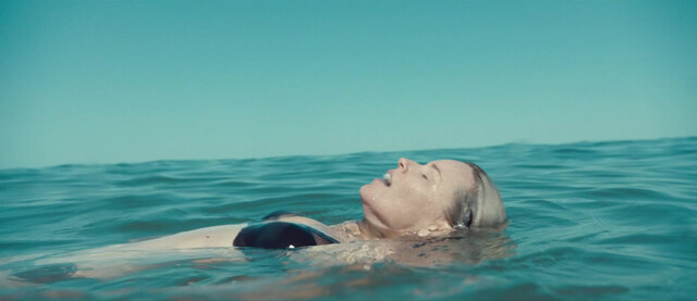 Jessica Biel sexy, Elizabeth Banks sexy - The Better Sister (2025)