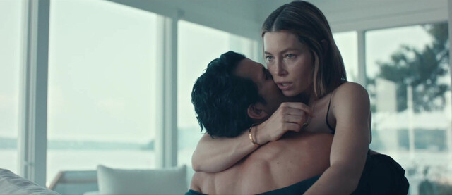 Jessica Biel sexy, Elizabeth Banks sexy - The Better Sister (2025)