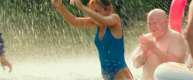 Alice Belaïdi sexy – A Little Something Extra (Un p'tit truc en plus) (2024)