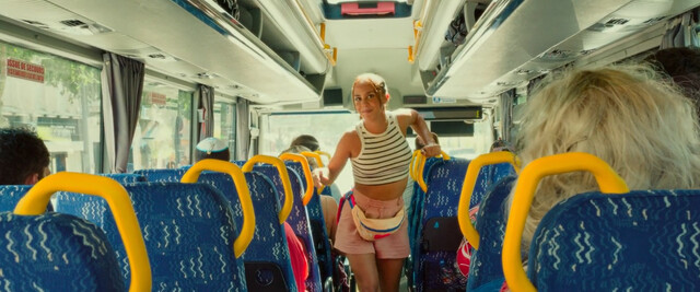 Alice Belaïdi sexy – A Little Something Extra (Un p'tit truc en plus) (2024)