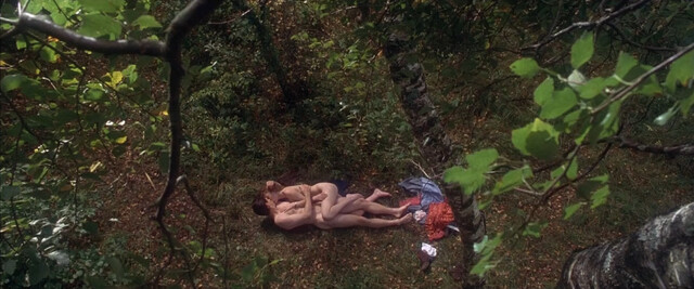 Victoria Smurfit nude – The Run of the Country (1995)