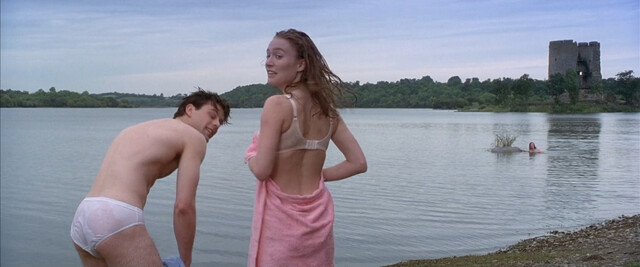 Victoria Smurfit nude – The Run of the Country (1995)