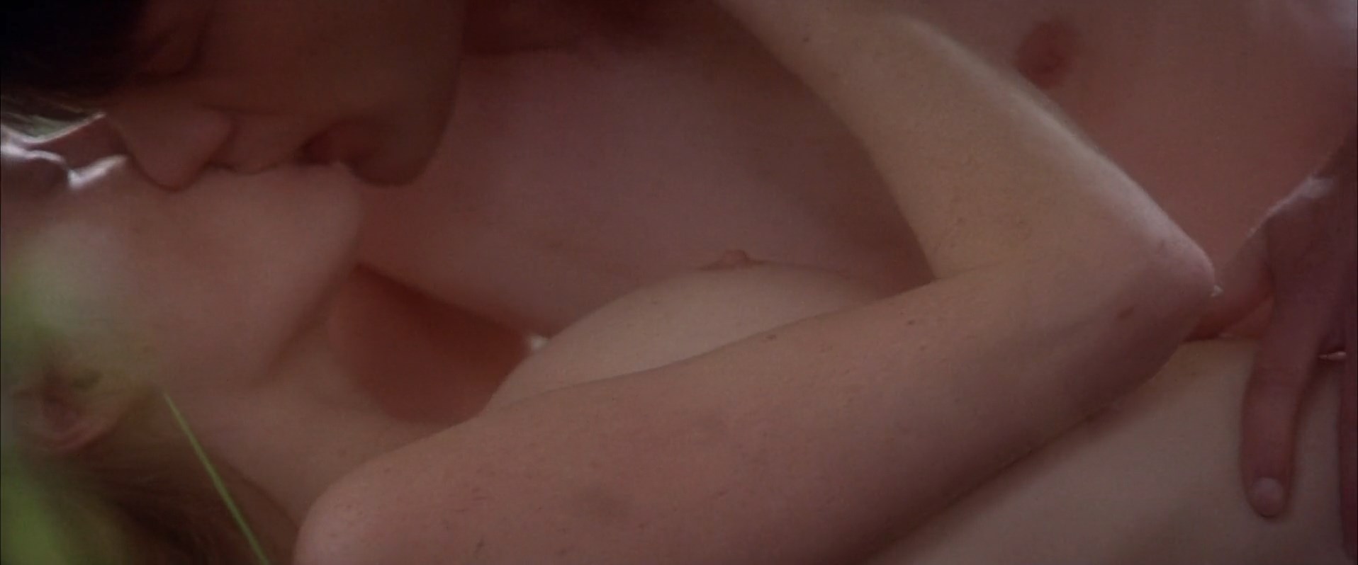 Victoria Smurfit nude – The Run of the Country (1995)