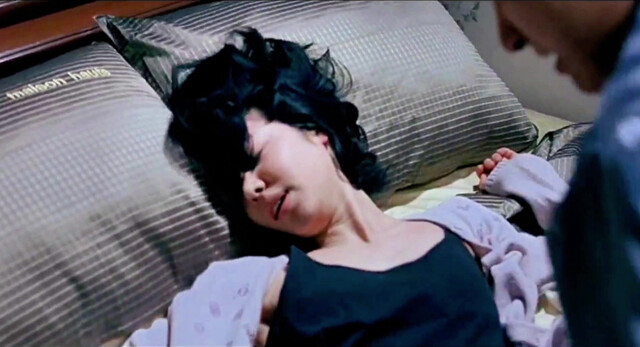 Kim Gyu-ri nude - Low Life (2004)