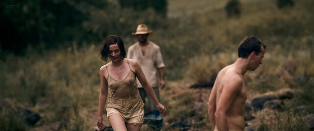 Ana de Armas sexy, Sydney Sweeney nude, Vanessa Kirby sexy - Eden (2025)