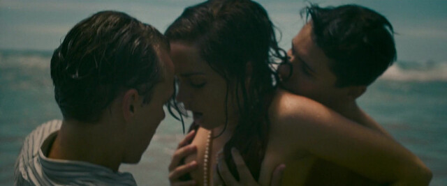 Ana de Armas sexy, Sydney Sweeney nude, Vanessa Kirby sexy - Eden (2025)