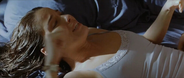 Ana Claudia Talancón sexy – El último justo (2007)