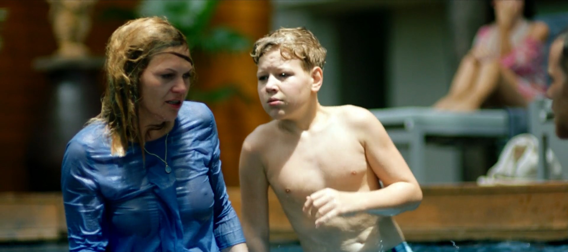 Anna Loos sexy – Gefangen im Paradies (2016)