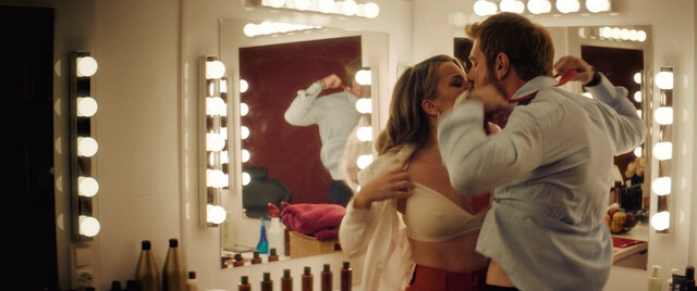 Adriana Torrebejano sexy – Políticamente incorrectos (2024)