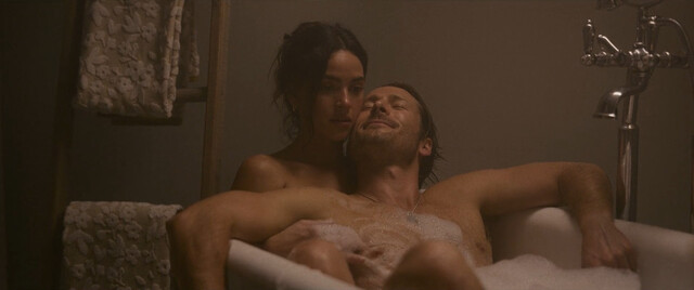 Adria Arjona sexy – Hit Man (2023)