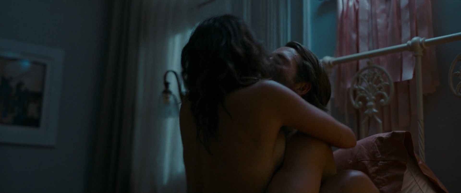 Adria Arjona sexy – Hit Man (2023)