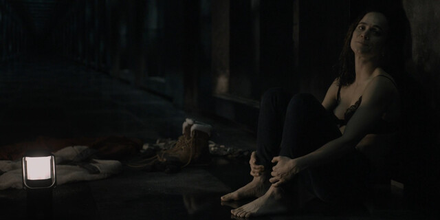 Alice Braga sexy – Dark Matter s01e05 (2024)