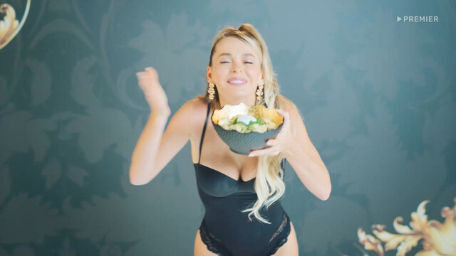 Anna Khilkevich sexy – Univer. 13 let spustya s01e01 (2024)