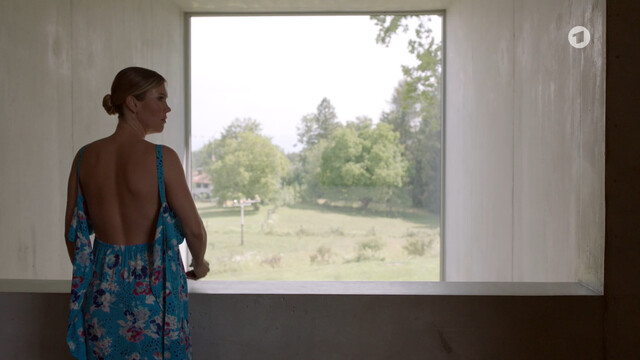 Wolke Hegenbarth sexy – Toni, männlich, Hebamme s01e04 (2020)