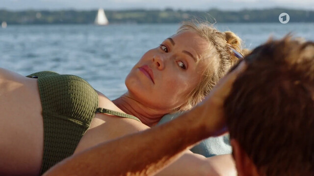 Wolke Hegenbarth sexy – Toni, männlich, Hebamme s01e04 (2020)