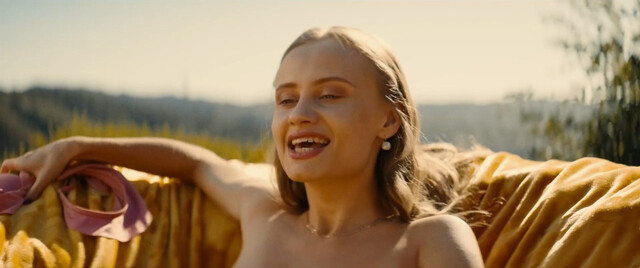 Amanda Hermiine Künnapas nude – Free Money (Vaba raha) (2023)