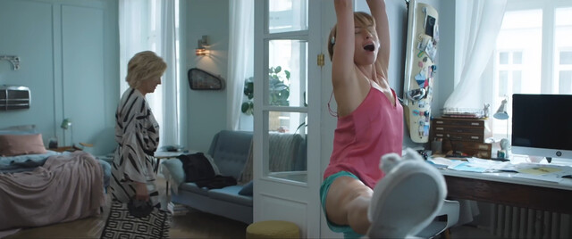 Weronika Książkiewicz sexy – Szczescia chodza parami (2022)