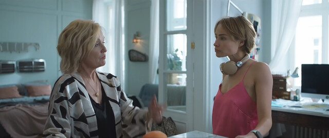 Weronika Książkiewicz sexy – Szczescia chodza parami (2022)