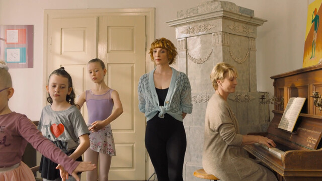 Vica Kerekes sexy – Love on the Spikes (Láska na spickách) (2021)