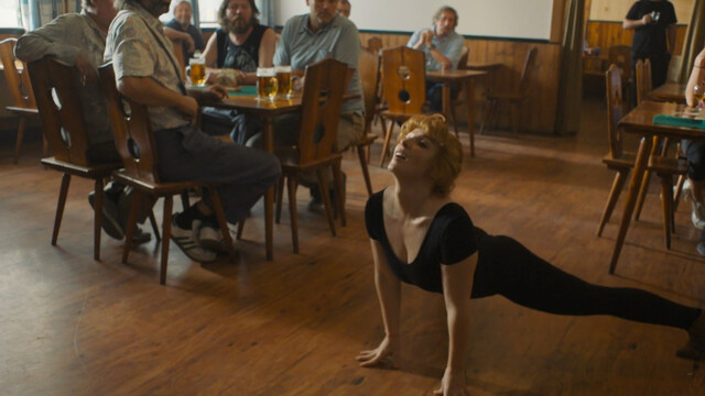 Vica Kerekes sexy – Love on the Spikes (Láska na spickách) (2021)