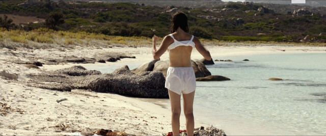 Alba Gaïa Bellugi nude – La stoffa dei sogni (2014)