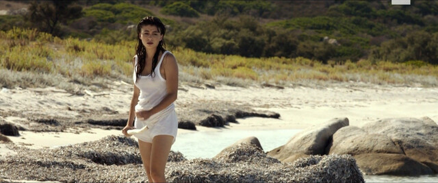 Alba Gaïa Bellugi nude – La stoffa dei sogni (2014)