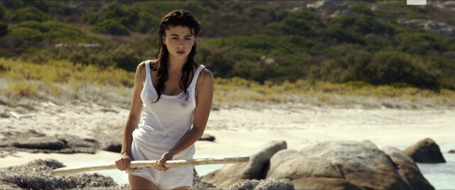 Alba Gaïa Bellugi nude – La stoffa dei sogni (2014)