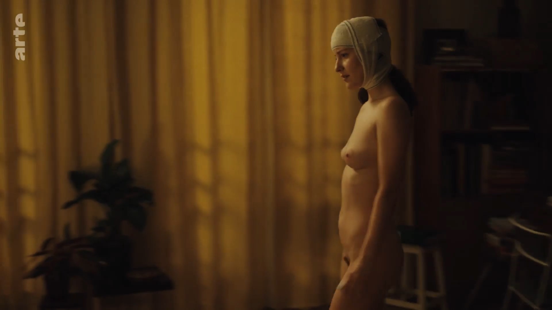 Amel Charif nude – À la joie (Cheers to Joy) (2023)