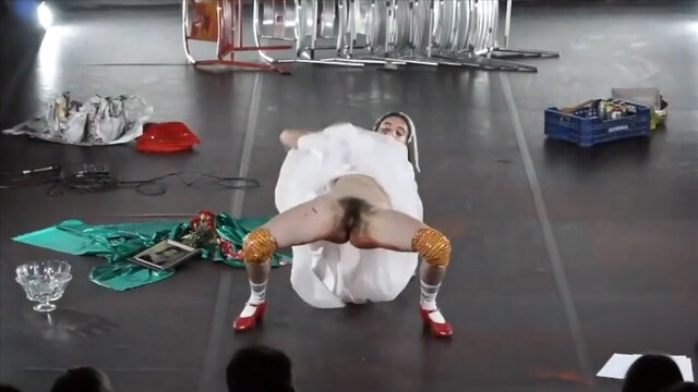 Juana Dolores nude – Troppo diva per un movimento assembleario (2023)