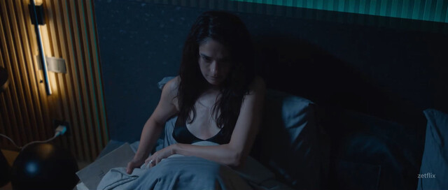 Funda Eryigit sexy – Ashes (2024)