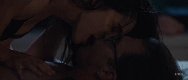 Funda Eryigit sexy – Ashes (2024)