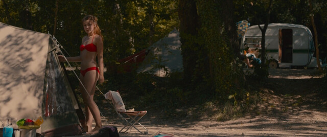 Abbey Hoes nude – Ventoux (2015)