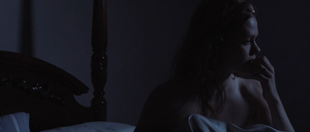 Joanna Whicker sexy – A Savage Nature (2020)