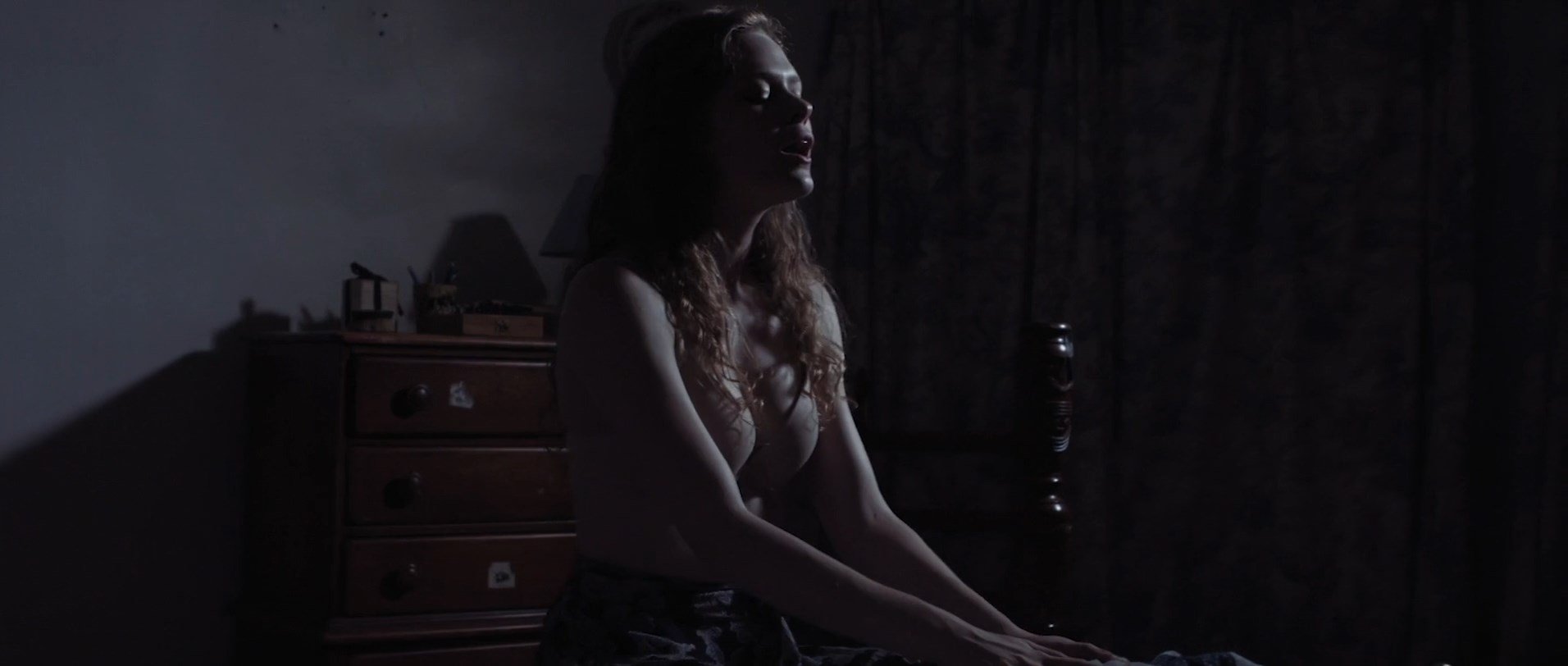 Joanna Whicker sexy – A Savage Nature (2020)