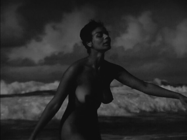 Luiza Maranhao nude – The Turning Wind (Barravento) (1962)