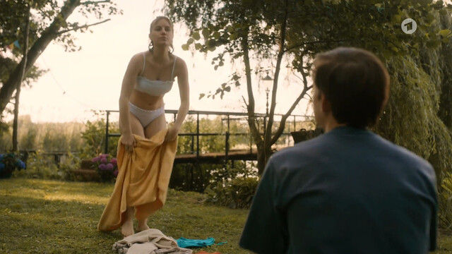 Louise Sophie Arnold sexy – Käthe und ich s05e02 (2024)