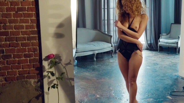 Julia Yaroshenko nude – Silk (2021)