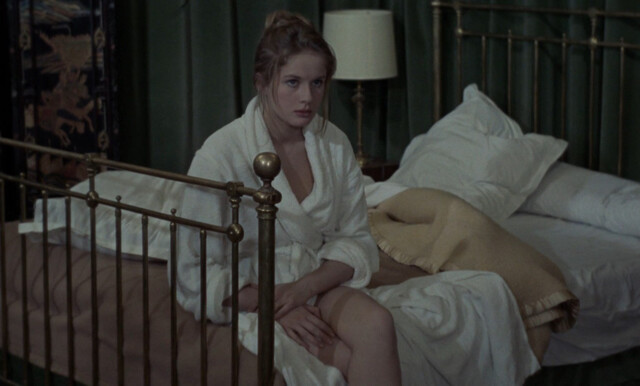 Dominique Sanda nude – Une femme douce (1969)