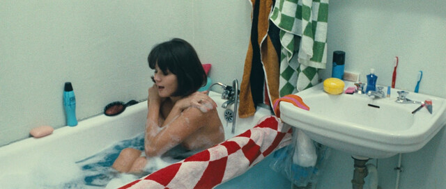 Helena Bielicic nude – 2 or 3 Things I Know About Her (2 ou 3 choses que je sais d'elle) (1967)