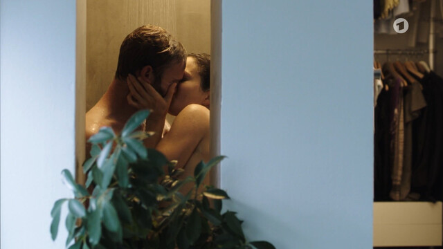 Henriette Richter-Röhl sexy – Zum Glück gibt's Schreiner (2020)