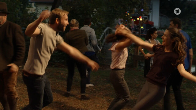 Henriette Richter-Röhl sexy – Zum Glück gibt's Schreiner (2020)