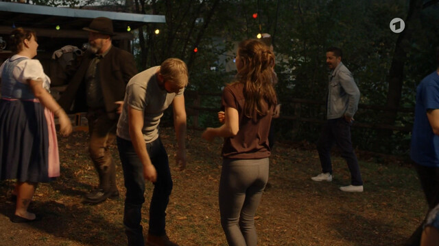 Henriette Richter-Röhl sexy – Zum Glück gibt's Schreiner (2020)