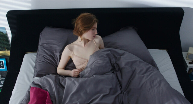 Agathe Bonitzer nude – Tout de suite maintenant (2016)
