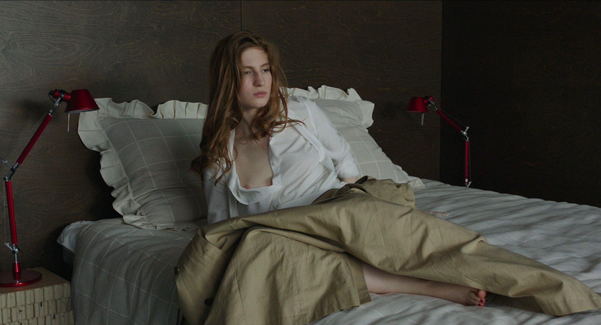 Agathe Bonitzer nude – Tout de suite maintenant (2016)